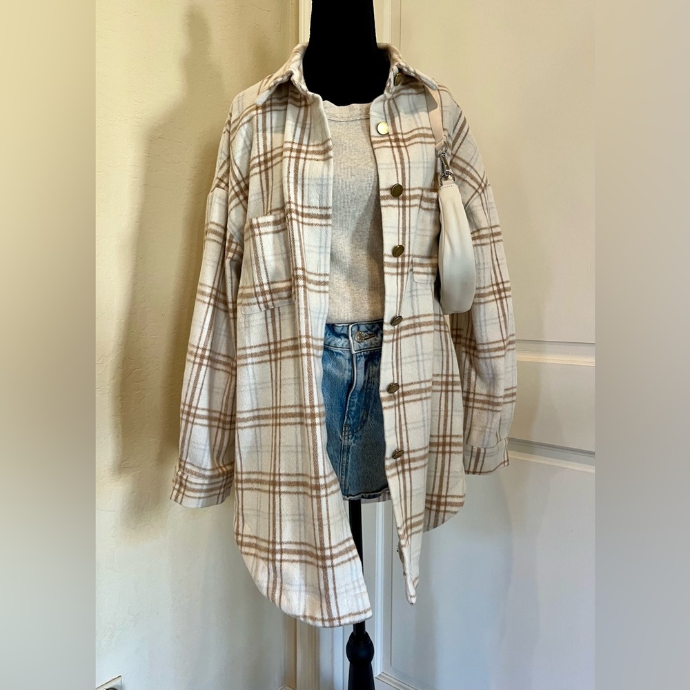 Neutral Plaid Button-Up Women's Shirt Jacket